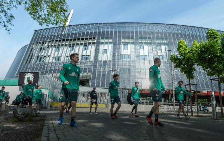 Futbolista del Werder Bremen en cuarentena por caso de Covid-19 en su entorno