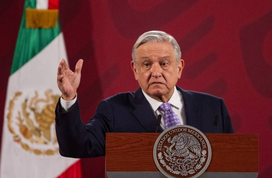 Felicita AMLO a maestros en su día; destaca cordialidad con magisterio