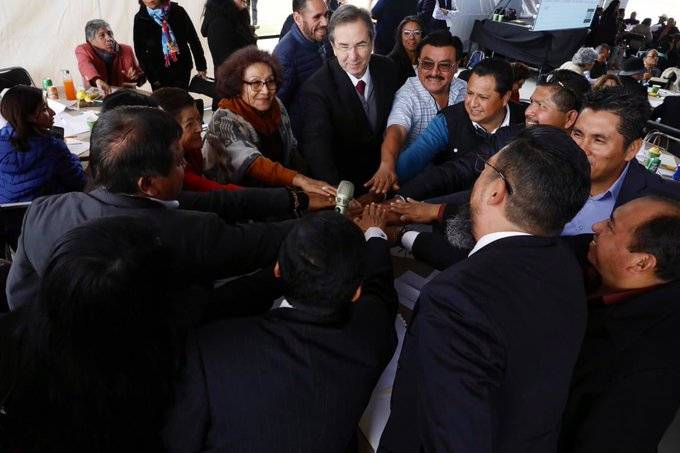 El titular de la SEP felicita a los maestros en su día