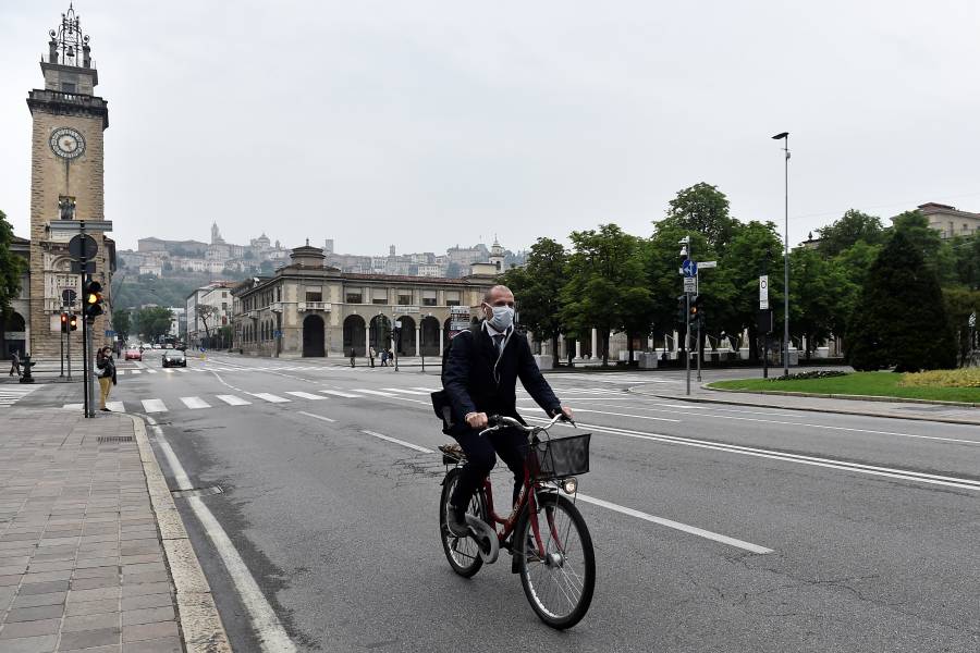 Europa y China se suben a la bicicleta  para mantener la sana distancia