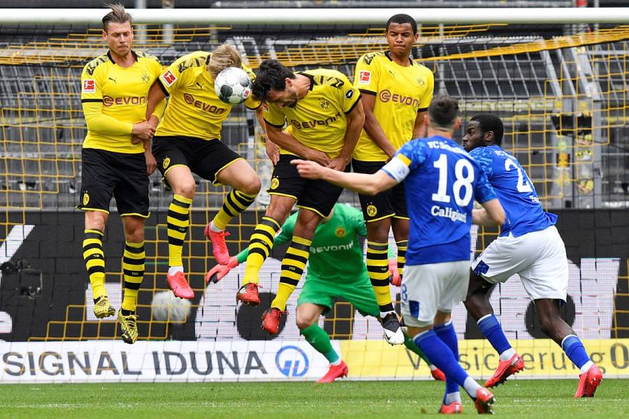 Borussia Dortmund golea a Schalke 04 en reanudaci&oacute;n de Bundesliga