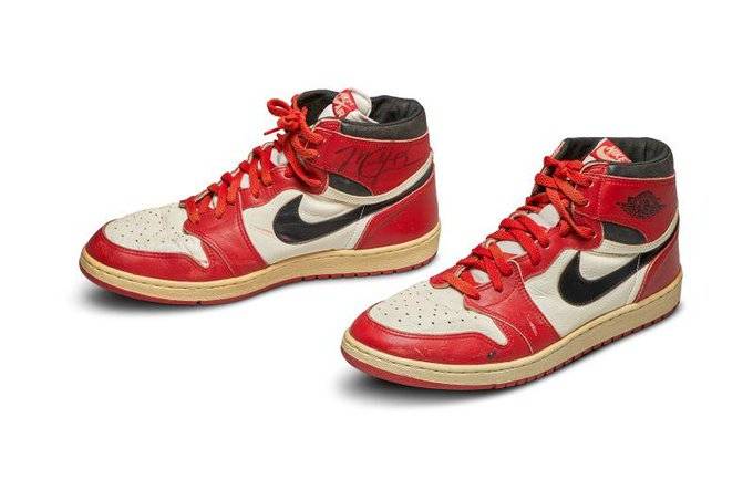 Tenis de Michael Jordan son subastados en 560 mil d&oacute;lares