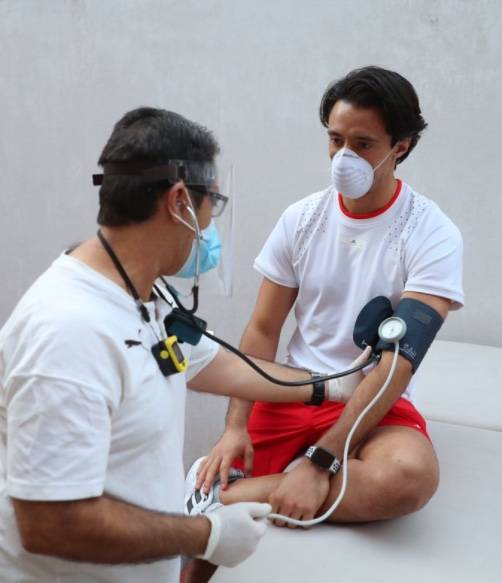 Jugadores de Chivas son sometidos a pruebas para detectar Covid-19