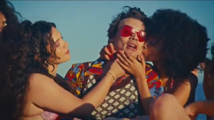 Harry Styles lanza vídeo de su tema Watermelon Sugar