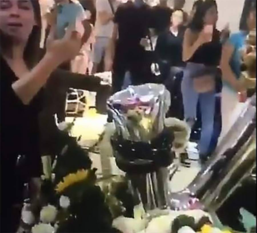 Multitud asiste a funeral de mujer de la Unión Tepito