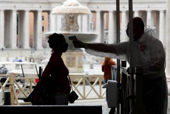 El Vaticano retoma oficios p&uacute;blicos en alivio de confinamiento en Italia