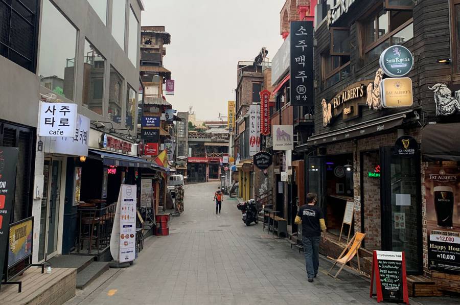 Estudiantes de secundaria vuelven a clases en Corea del Sur