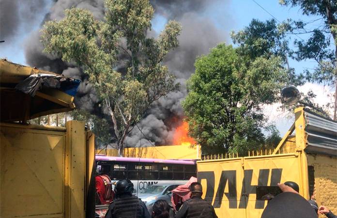 Incendio en Miguel Ángel de Quevedo y Calzada Tlalpan