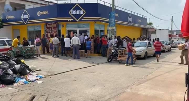 Hacen filas por cerveza en Coatzacoalcos