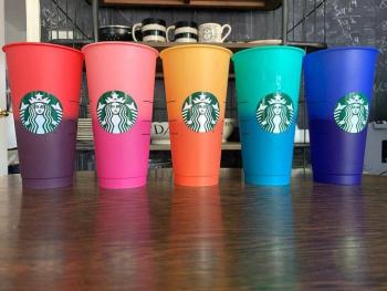 Los nuevos vasos de Starbucks que cambian de color