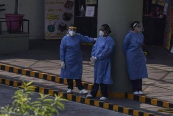 La curva va en ascenso porque el virus es mucho m&aacute;s contagioso y letal, se&ntilde;alan especialistas