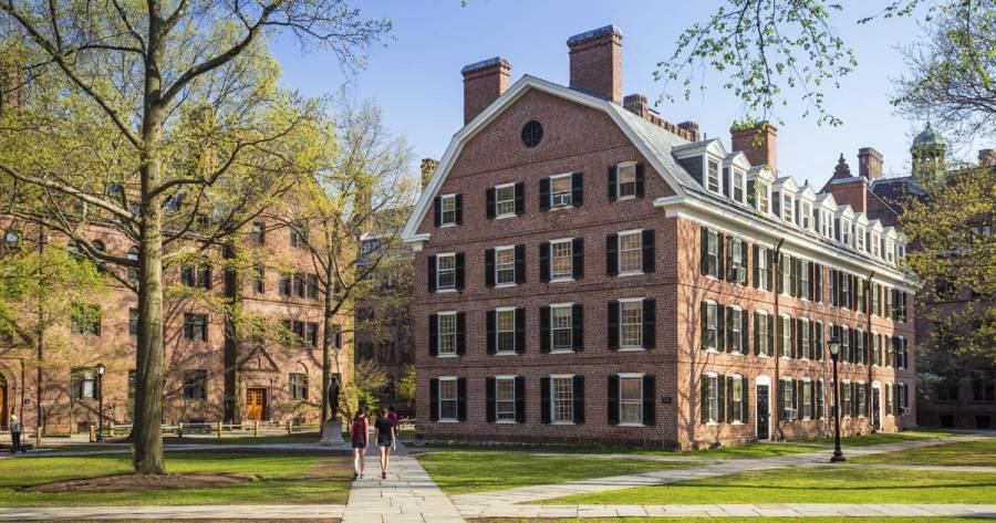 Universidades de Estados Unidos debaten regreso a clases presenciales o virtuales