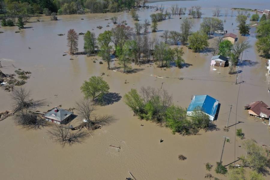 11 mil evacuados por inundaciones en Michigan