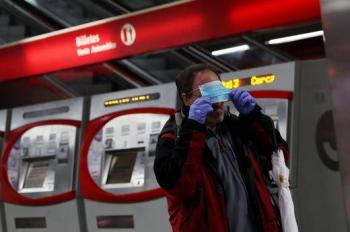 Espa&ntilde;a hace obligatorio cubrebocas a partir del jueves