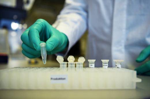 Aparta EU 300 millones de dosis de vacuna de AstraZeneca para covid-19
