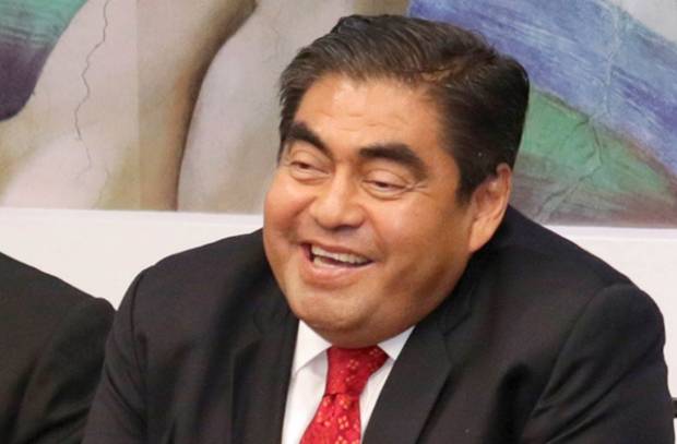 Barbosa prohíbe regreso de actividades industriales en Puebla