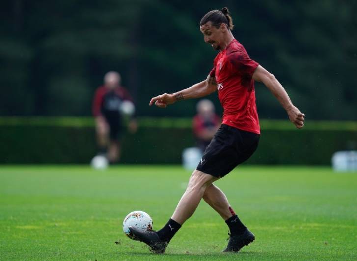 Ibrahimovic se lesiona y el Milán teme lo peor