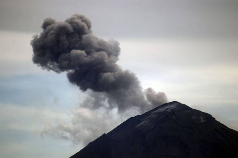 Popocat&eacute;petl cierra fin de semana con 168 exhalaciones