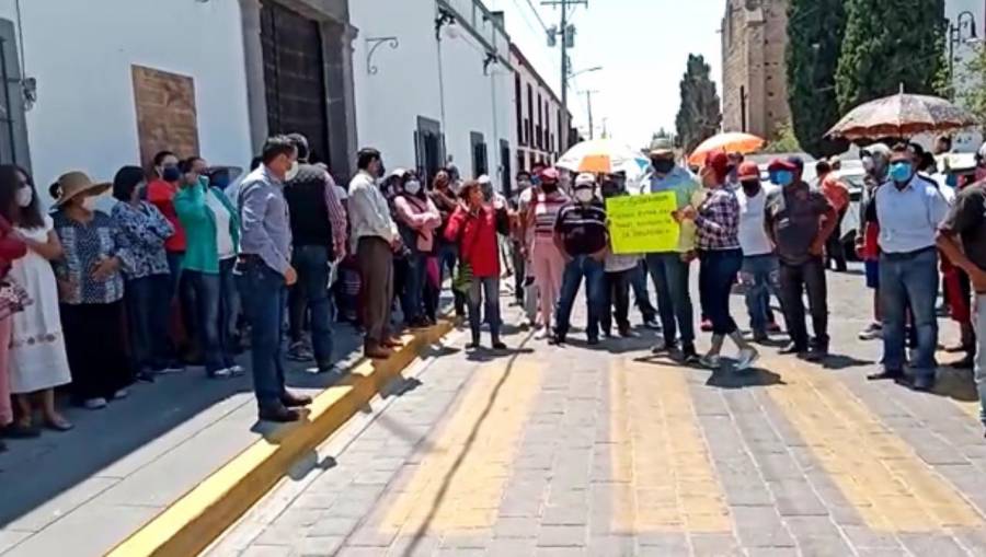 Pobladores de Tecali exigen que reos no sean trasladados a su localidad