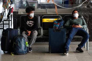 En pico de contagios, India  reanuda vuelos internos