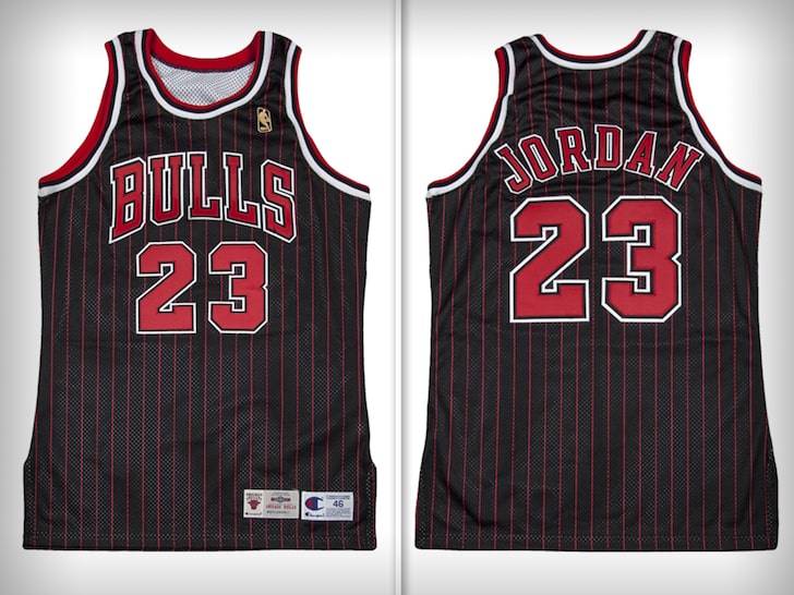 Pagan 6 millones de pesos por uniforme de Michael Jordan