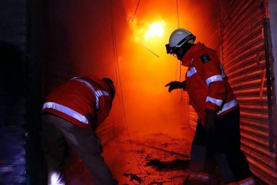 Se logra controlar el incendio en la Central de Abastos de Oaxaca