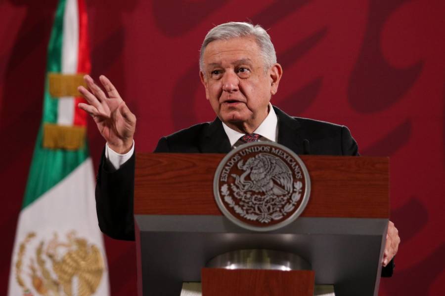 AMLO llama a seguir con cuidados sanitarios; dice que contagios van a la baja 