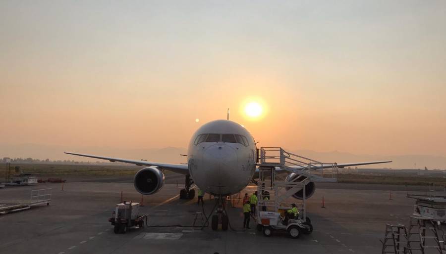 Llega el cuarto vuelo de EU con equipo médico 