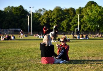 Reino Unido alista la apertura de  primarias, parques, venta de coches…