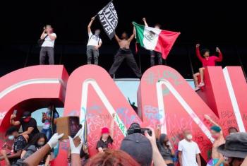 Manifestantes causan da&ntilde;os en instalaciones de CNN durante protestas por fallecimiento de George Floyd