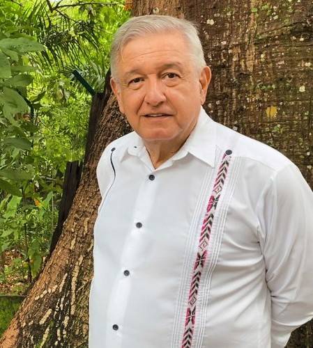 Responde AMLO a protestas que piden que dimita y a Aguilar Camín
