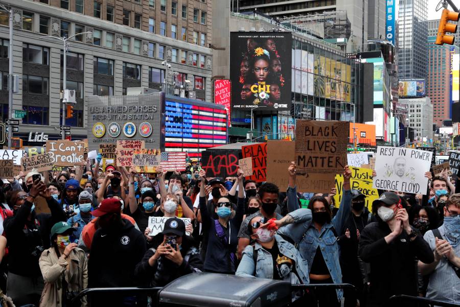 Ordenan toque de queda en Nueva York tras protestas