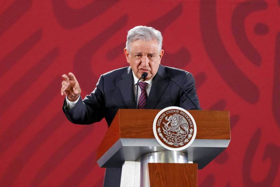 Nivel de aprobación de AMLO baja ocho puntos: El Financiero