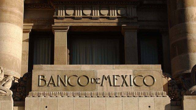 Expectativa de especialistas prevé caída del menos 8.6 por ciento del PIB en 2020: Banxico