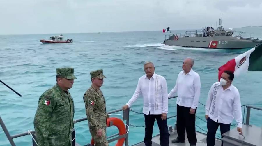 AMLO festeja día de la Marina en nave maritima
