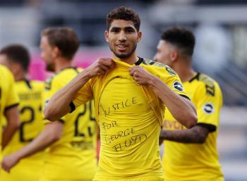 Federaci&oacute;n alemana analiza sancionar a jugadores por recordar a George Floyd