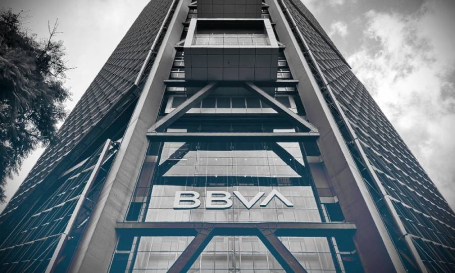 Obligan a cajera de. BBVA a robar 10 millones de pesos con un cinturón bomba