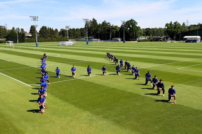 Chelsea se manifiesta contra el racismo