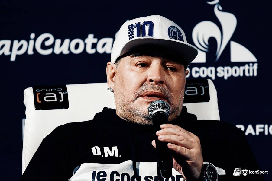 Maradona asegura su puesto de entrenador en Gimnasia y Esgrima La Plata hasta el 2021