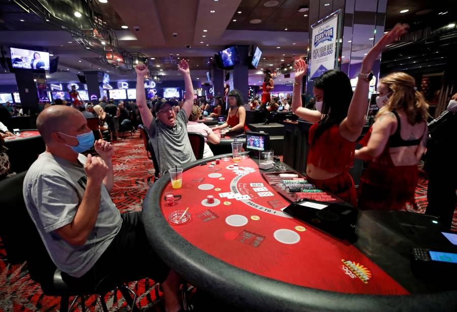 Casinos en Las Vegas reanudan actividades