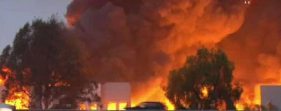 Se incendia bodega de Amazon en Redlands