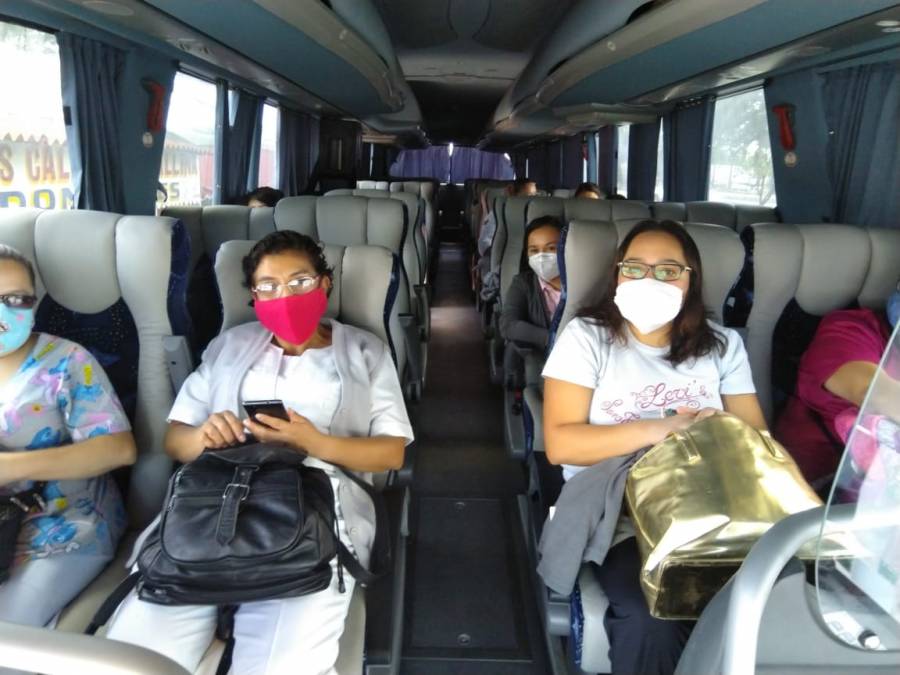 Personal médico utiliza autobuses exclusivos para evitar agresiones