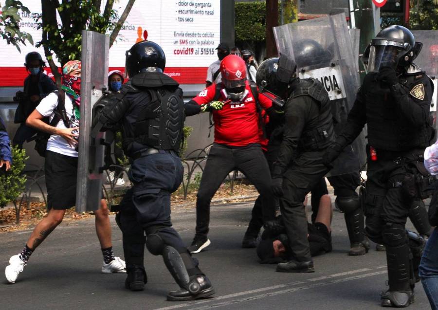 Fiscalía capitalina apoyará a periodistas agredidos durante protesta