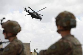 E.U. utiliz&oacute; helic&oacute;pteros para dispersar manifestantes