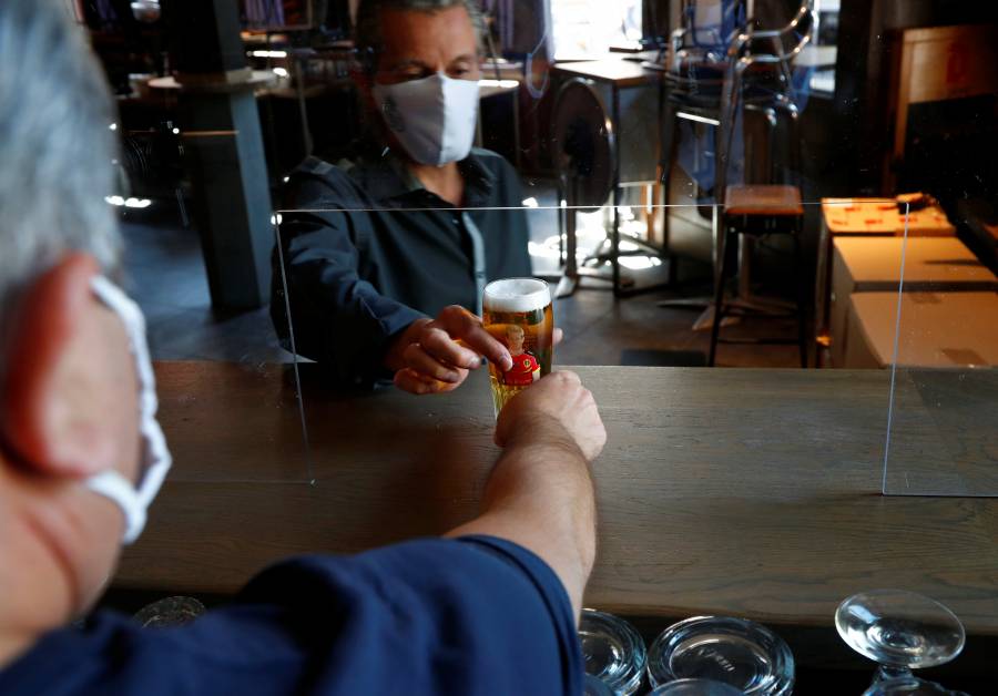 Con cerveza la reapertura europea, y con APP de Modelo la de México
