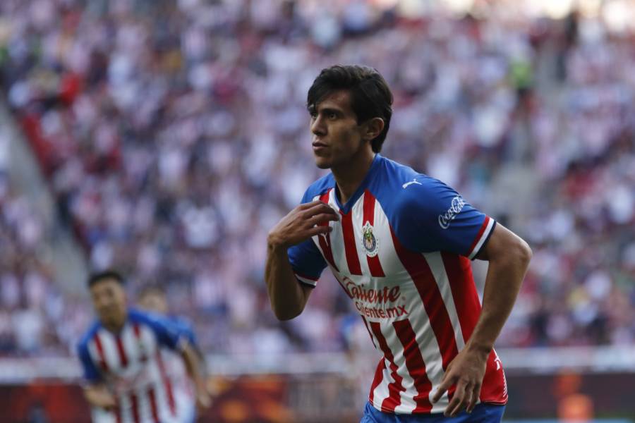 Luis Fernando Tena espera que JJ Macías no salga de Chivas