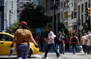 Con 10 muertes diarias, Ecuador asegura que est&aacute; controlando la pandemia
