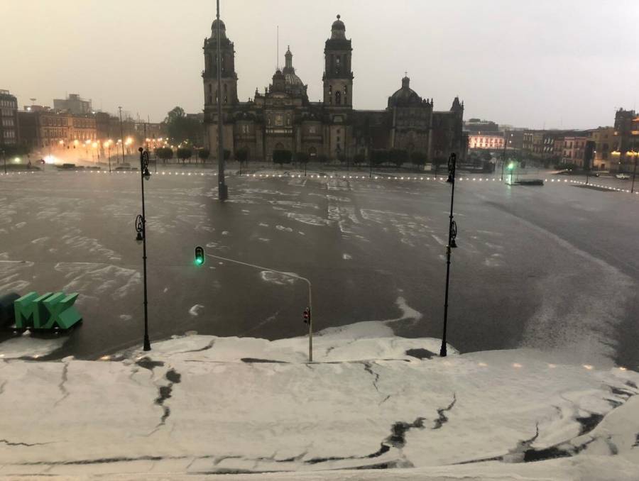 Granizada pinta de blanco calles de CDMX