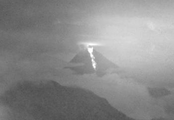 Erupci&oacute;n del volc&aacute;n Sangay deja varias ciudades de Ecuador cubiertas de ceniza