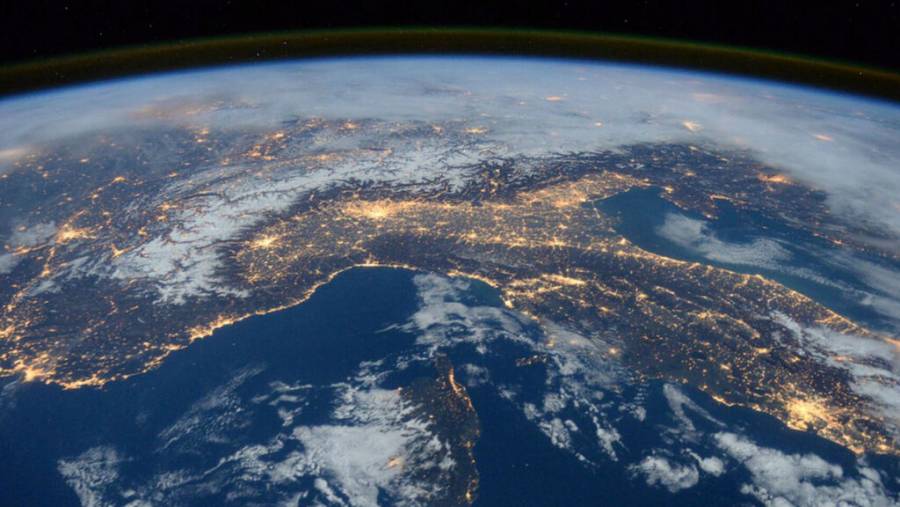 Descubren una señal que se repite en el espacio cada 157 días
